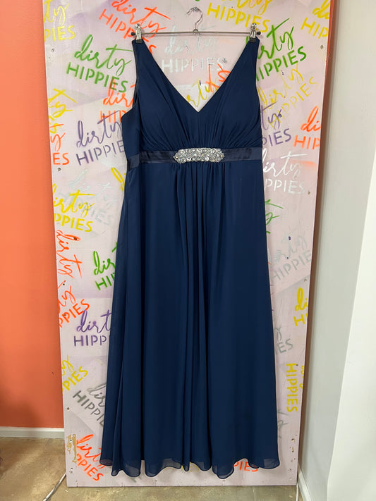 Pantyline juhlamekko XXXL