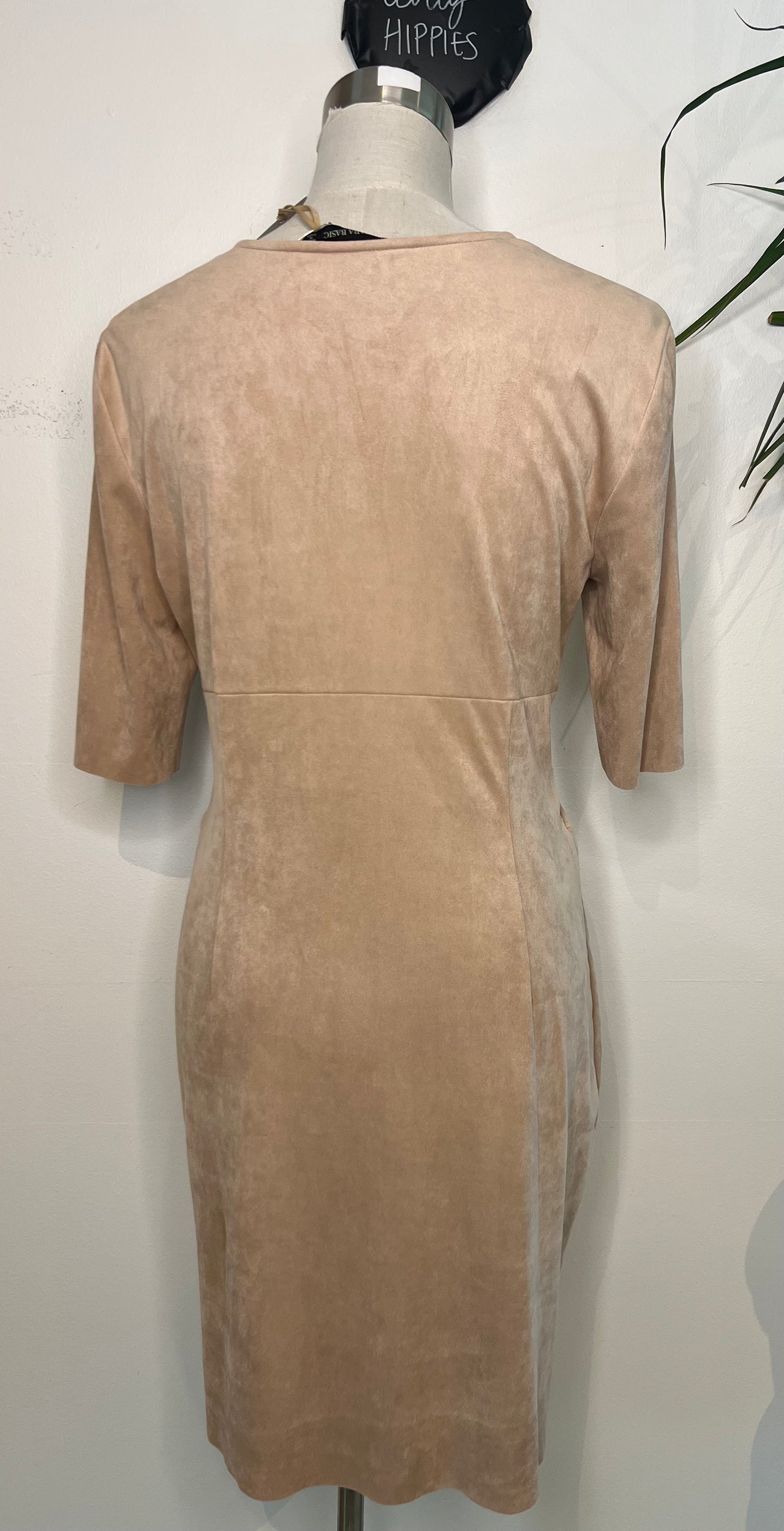 Zara keinomokkamekko, L