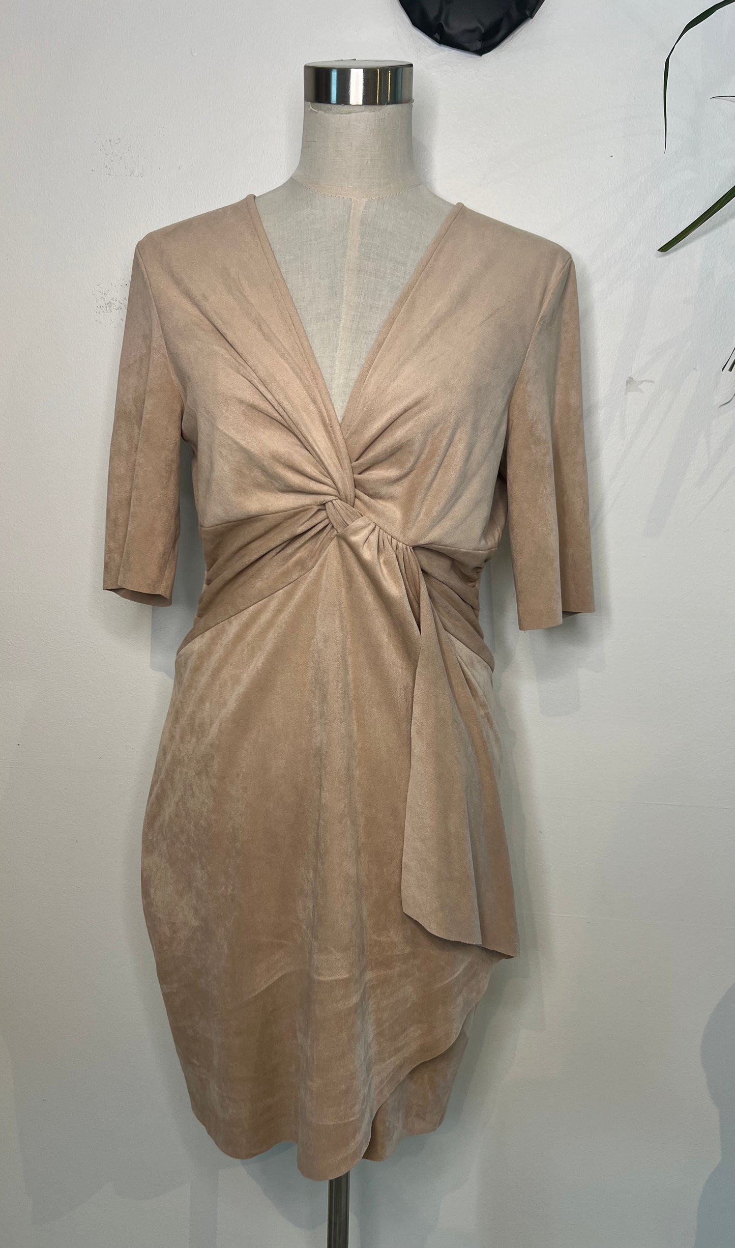 Zara keinomokkamekko, L