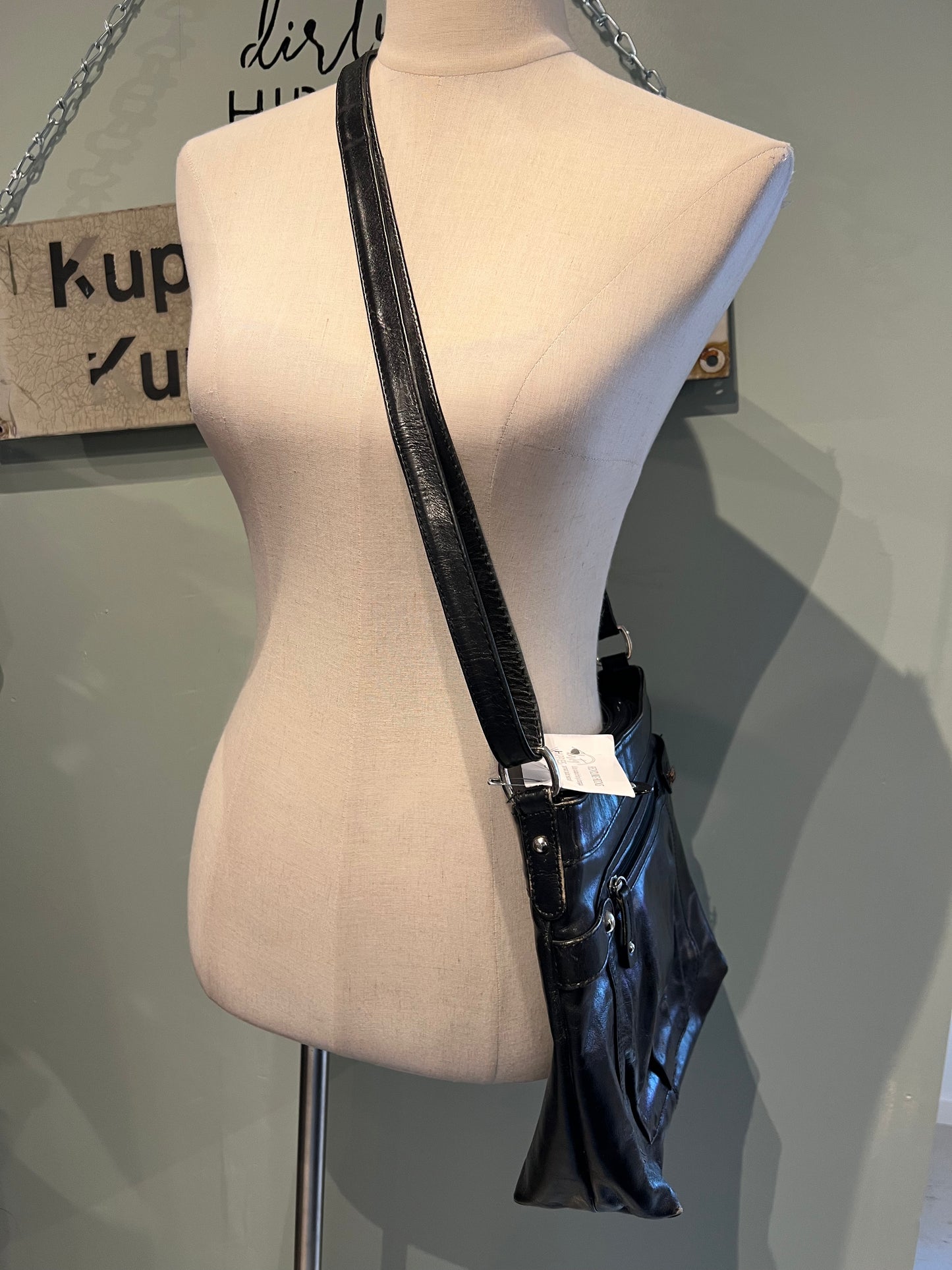 Nahkalaukku Magnus Paul VINTAGE musta