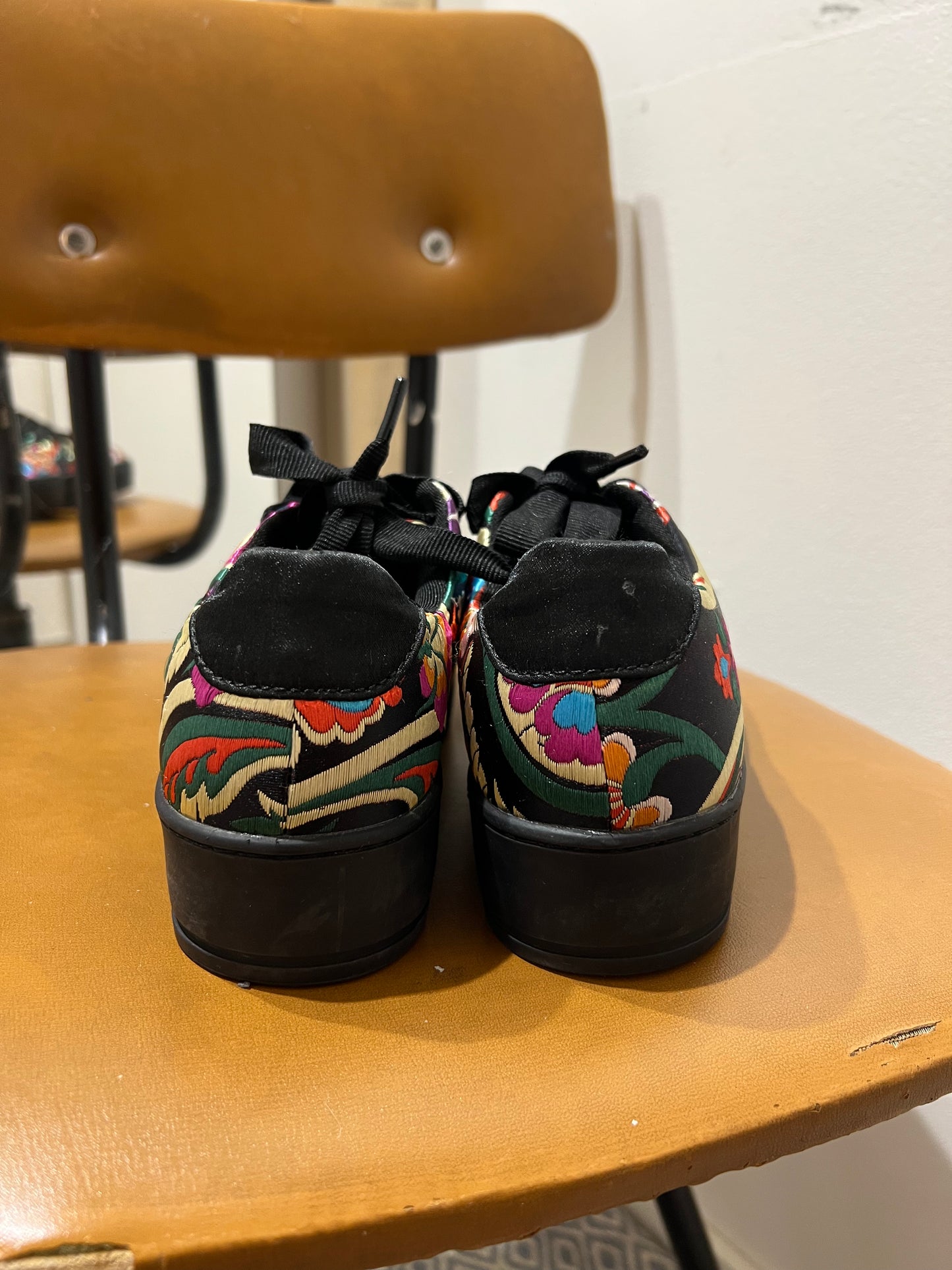 Uudet tennarit Attitude 37