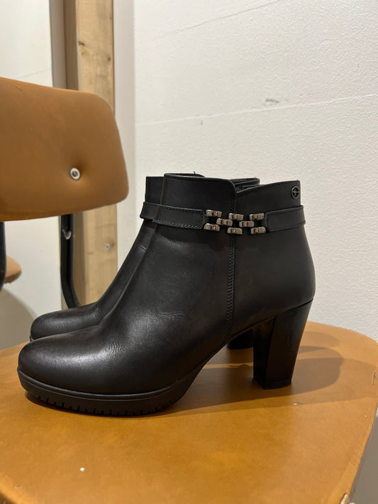 Keinonahkanilkkurit Tamaris 39