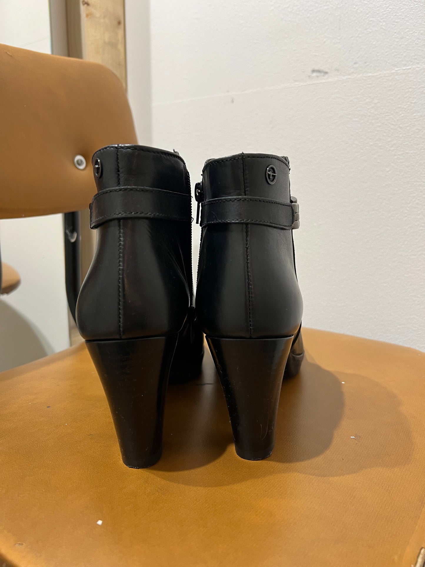 Keinonahkanilkkurit Tamaris 39