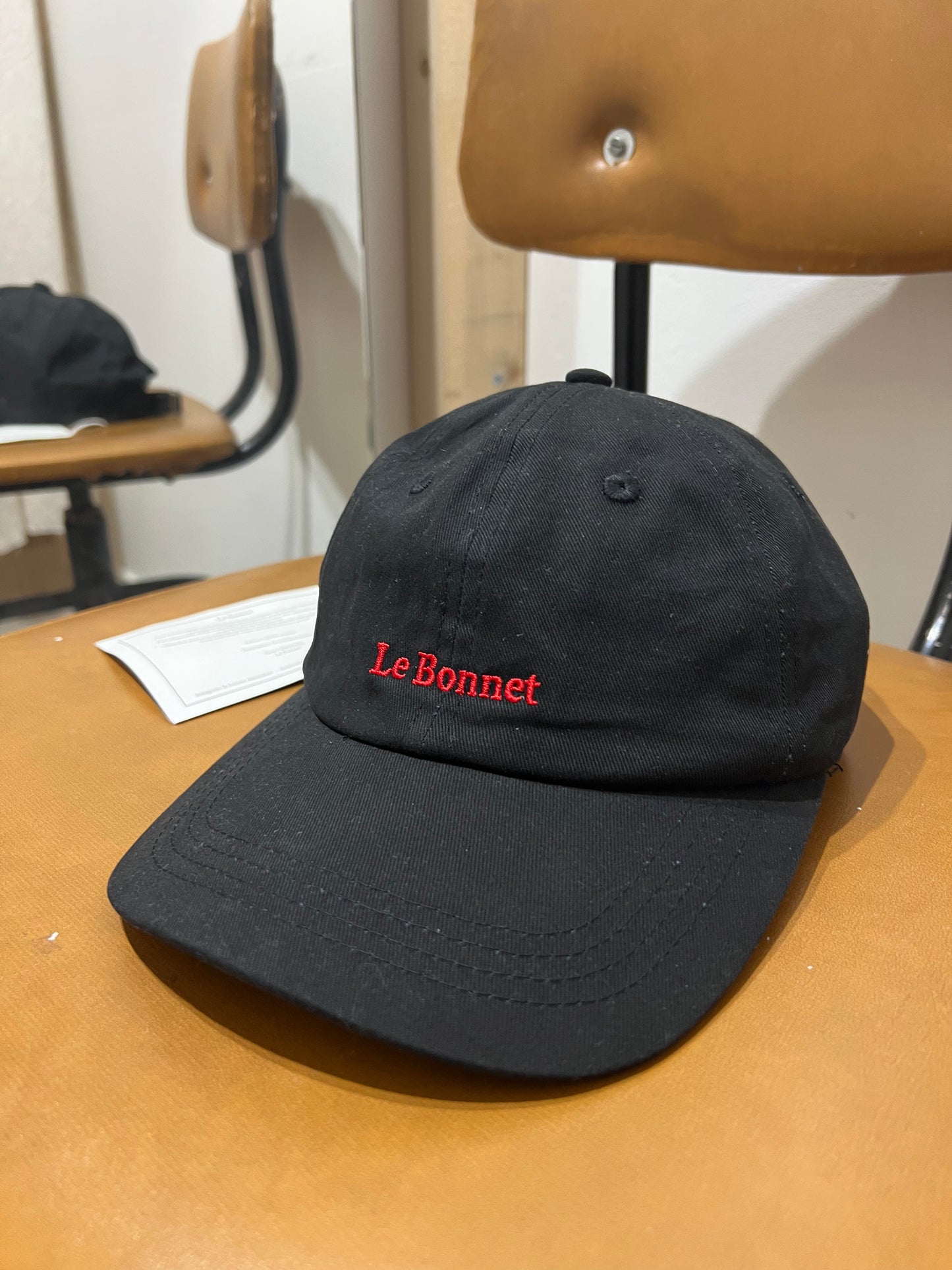 Uusi lippis Le bonnet