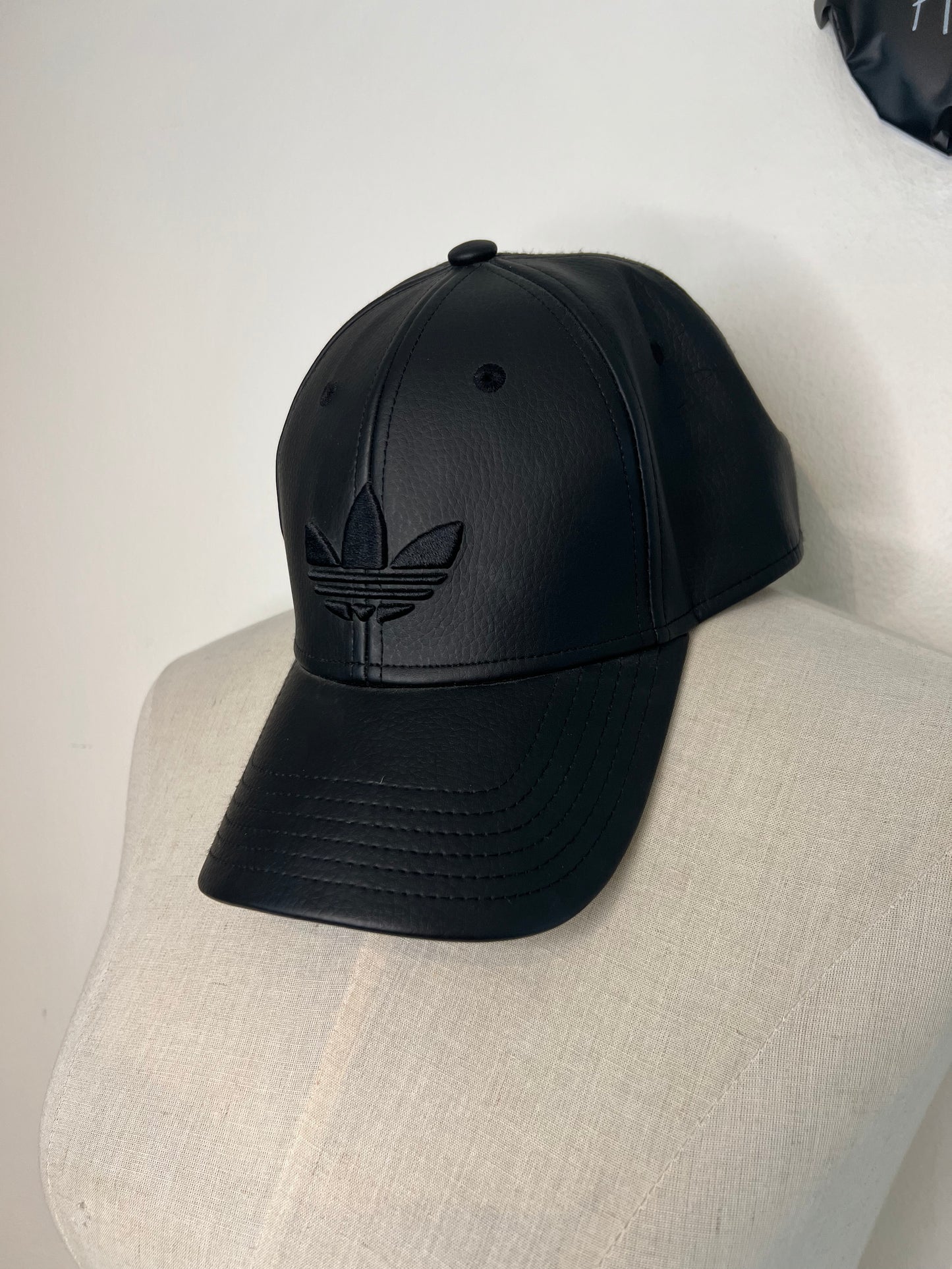 Adidas Keinonahkalippis