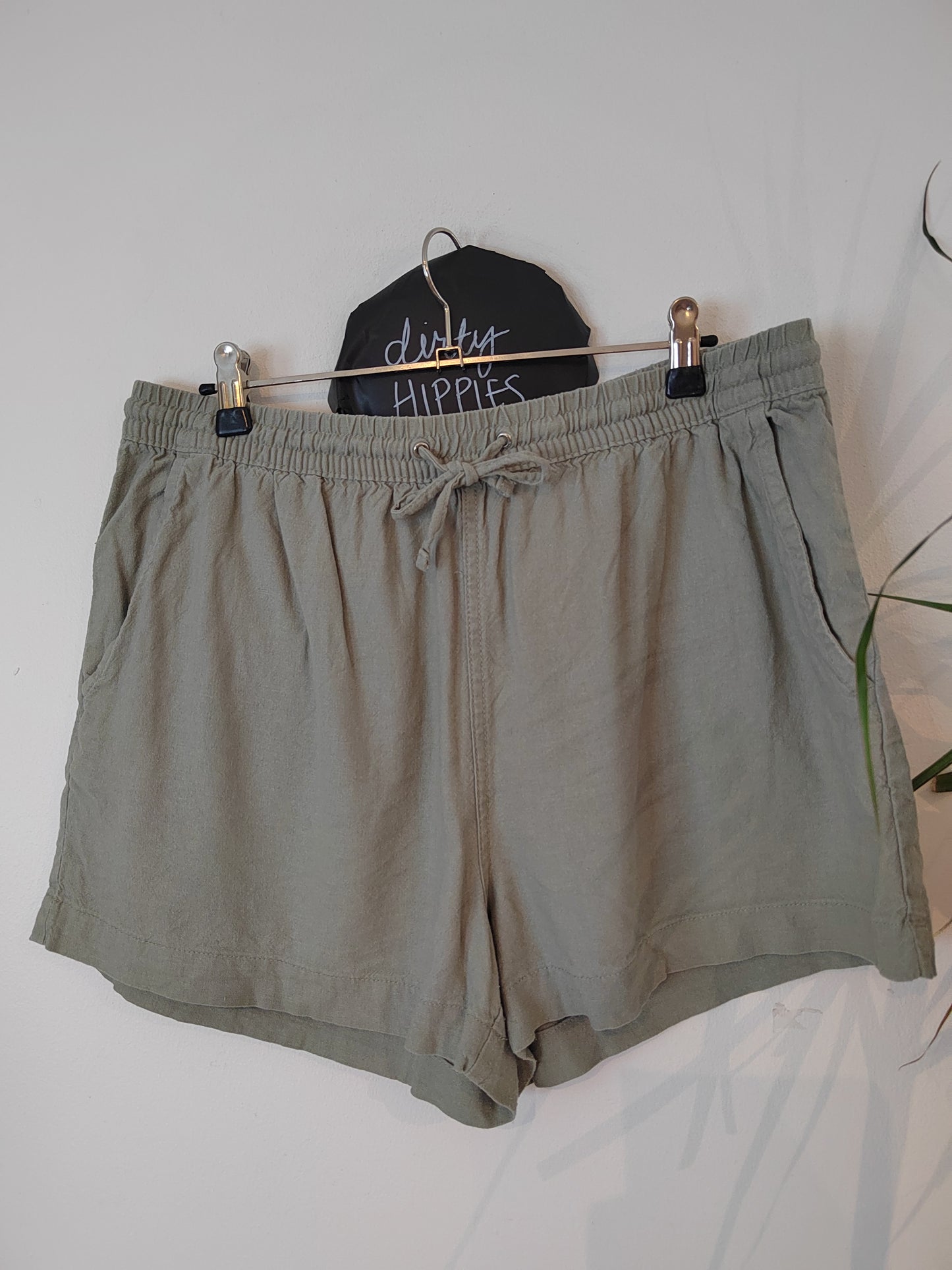 H&M pellavashortsit M